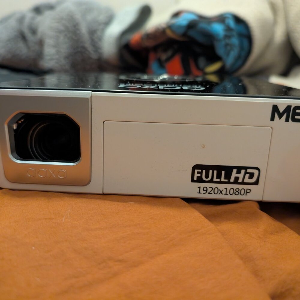 Aaxa M6 HD Projector - Picture 3 of 3